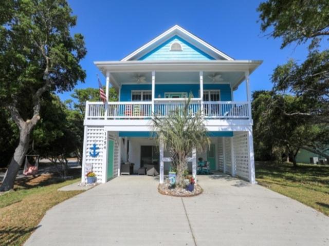 Atlantis Blue - Relaxing Beach Getaway Home Directly Across The Street From Beach Access! Home Kure Beach Exterior photo