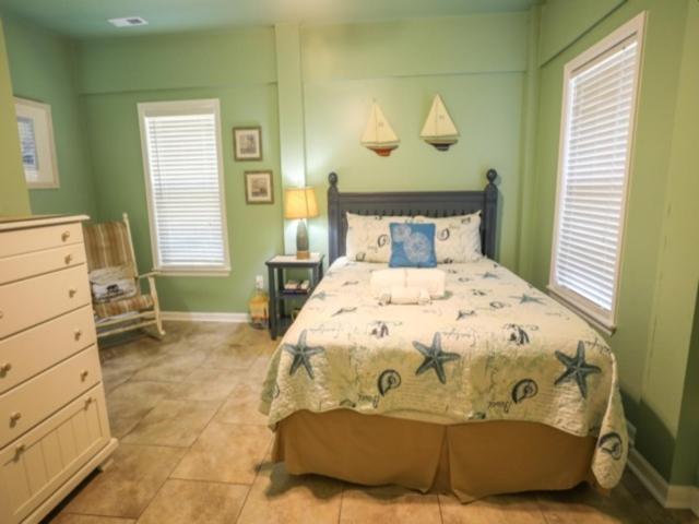 Atlantis Blue - Relaxing Beach Getaway Home Directly Across The Street From Beach Access! Home Kure Beach Exterior photo