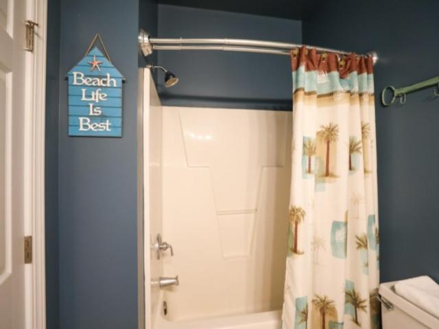 Atlantis Blue - Relaxing Beach Getaway Home Directly Across The Street From Beach Access! Home Kure Beach Exterior photo