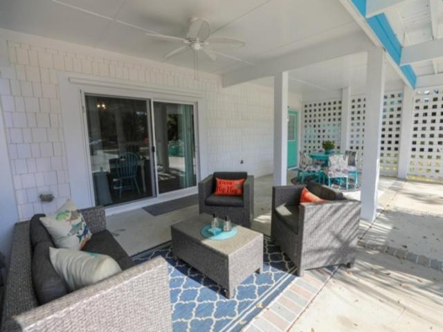 Atlantis Blue - Relaxing Beach Getaway Home Directly Across The Street From Beach Access! Home Kure Beach Exterior photo