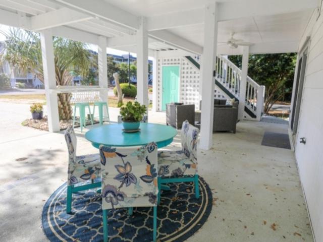 Atlantis Blue - Relaxing Beach Getaway Home Directly Across The Street From Beach Access! Home Kure Beach Exterior photo